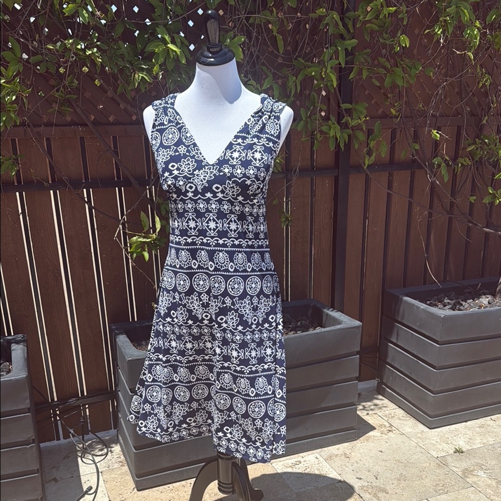 Elegant Navy and White Patterned Dress